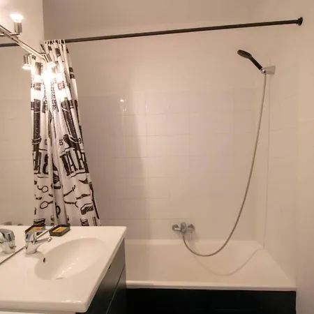 아파트 Beautiful 34m With Terrace In Saint-raphael *